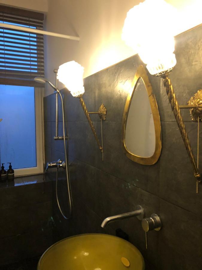 Bohemian Apartment In The Heart Of Old Ventspils City Buitenkant foto