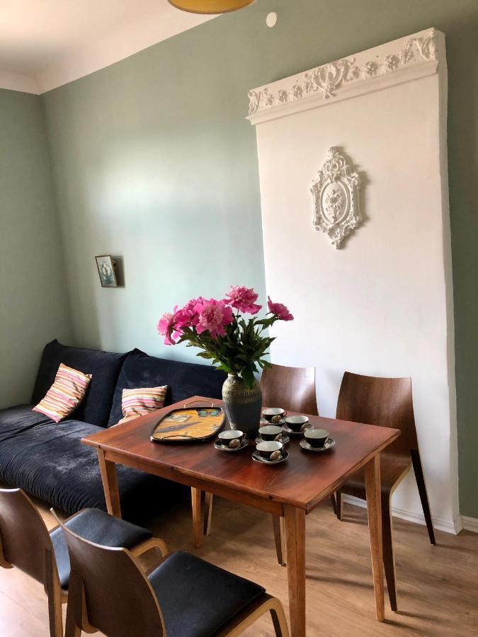 Bohemian Apartment In The Heart Of Old Ventspils City Buitenkant foto
